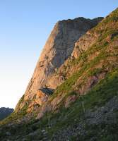 The Nose of Presten. Vestpillaren generally follows the light-shade boundary. This is the evening light at 10:30!