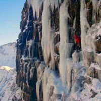Ice climb on the Devils Kitchen Cliffs (Sean Kelly)