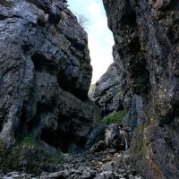 Looking up Gordale Scar (Dave Wylie)