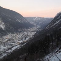Evening glow over Rjukan on yet another perfect day (Andy Stratford)