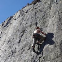 Mike leading The Great Curve E2 (Dave Wylie)