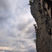 The rest before the steep finish of Cave and Crag, 7a (Daniel O'Brien)